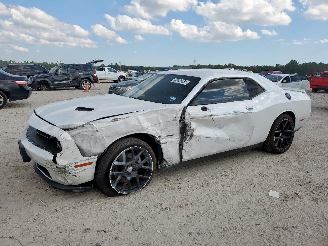 2016 Dodge Challenger R/T - zdjęcie główne
