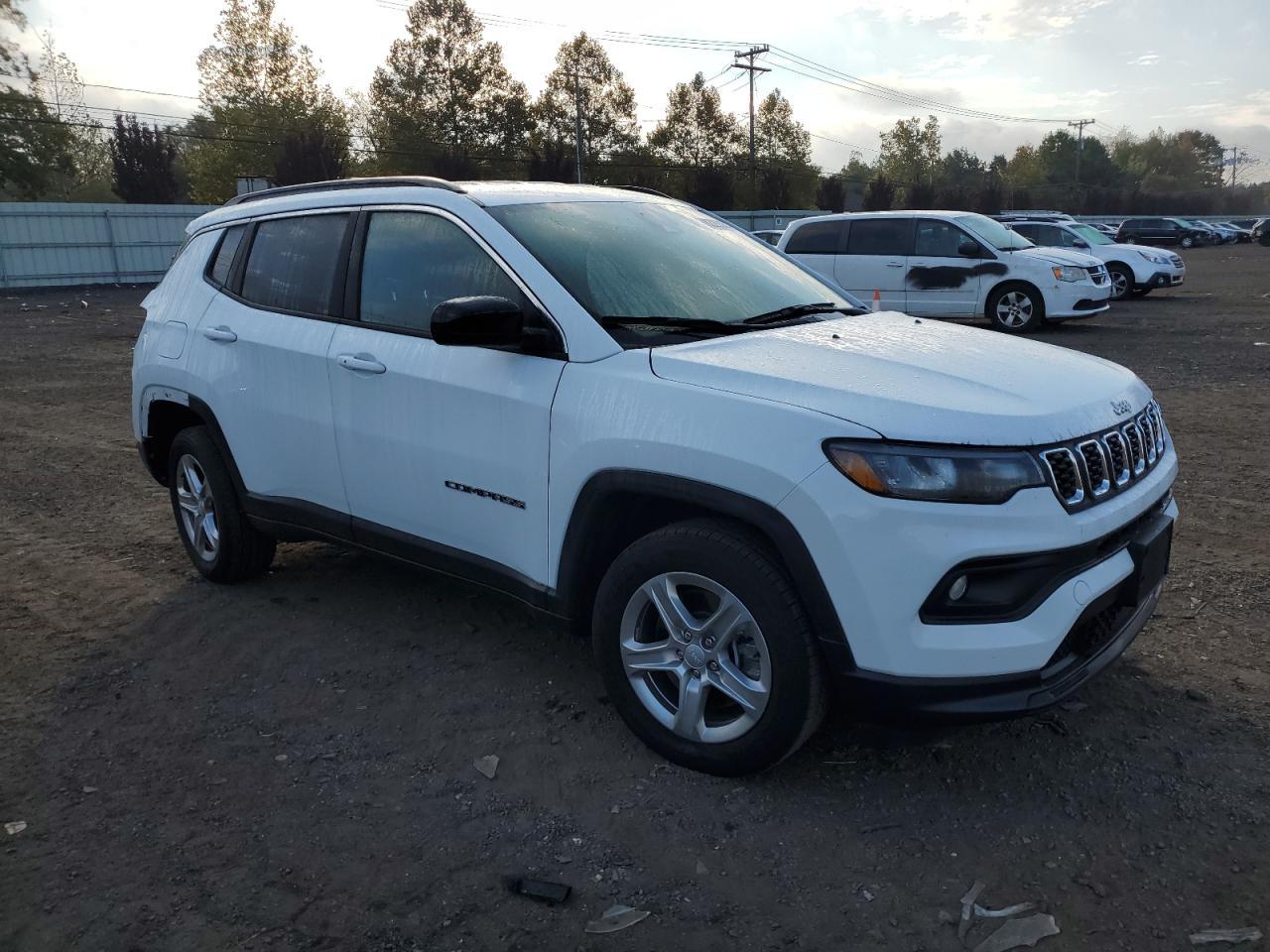 2024 Jeep Compass Latitude - zdjęcie 4