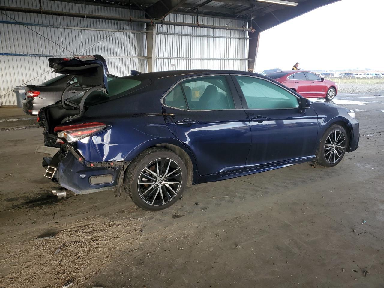 2022 Toyota Camry - zdjęcie 3