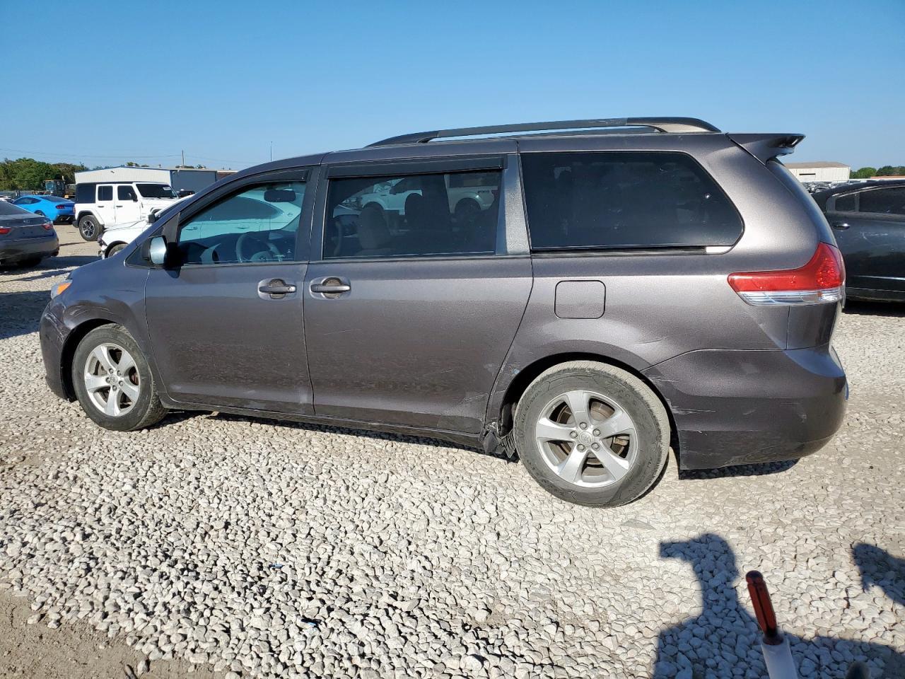 2013 Toyota Sienna - zdjęcie 2