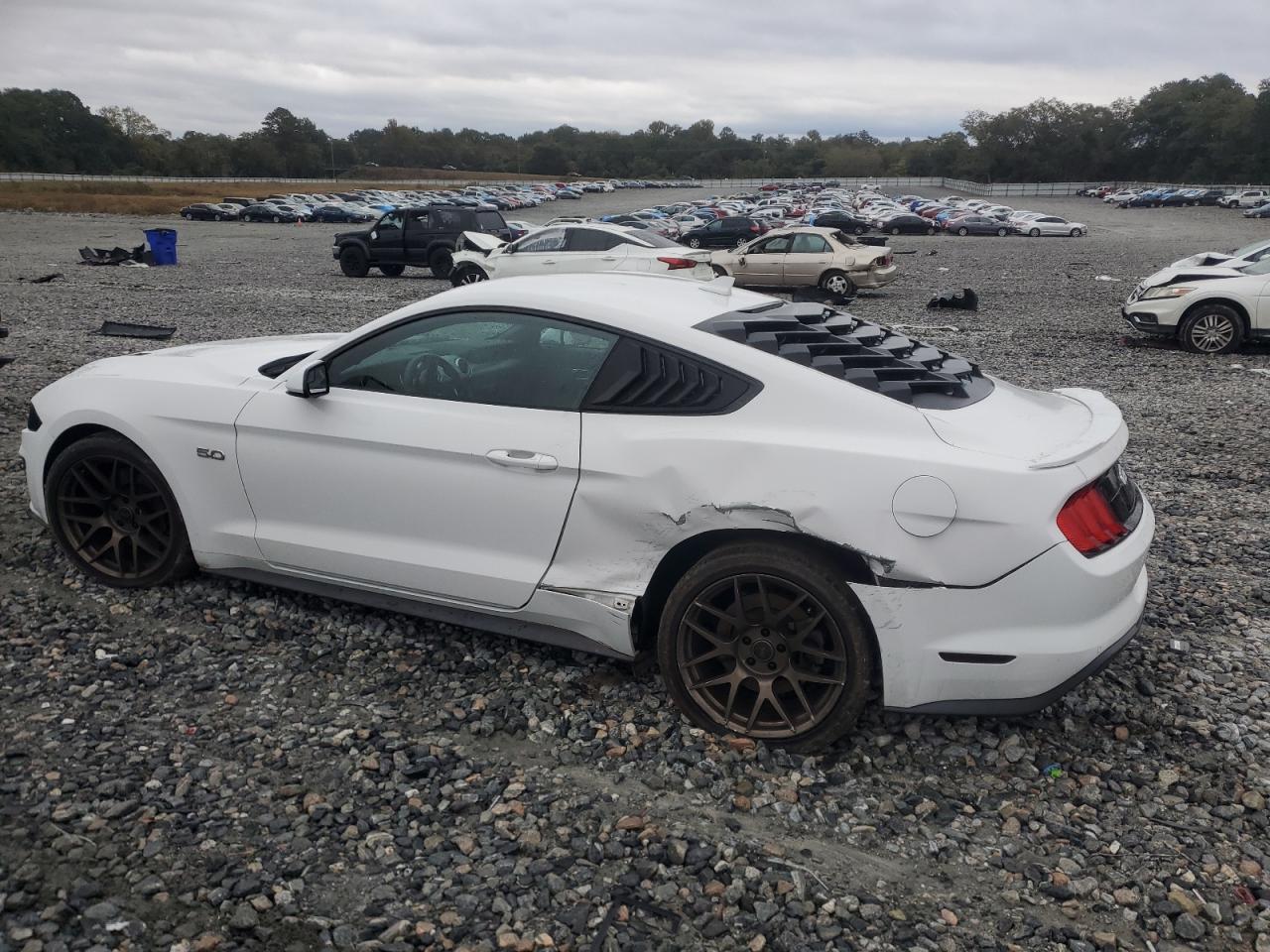 2020 Ford Mustang - zdjęcie 2