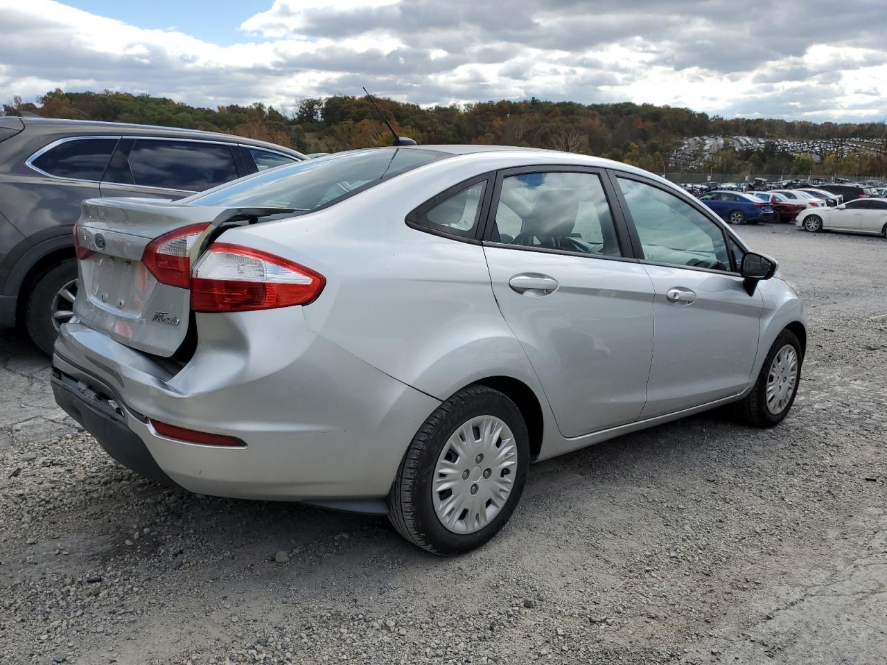 2014 Ford Fiesta - zdjęcie 3