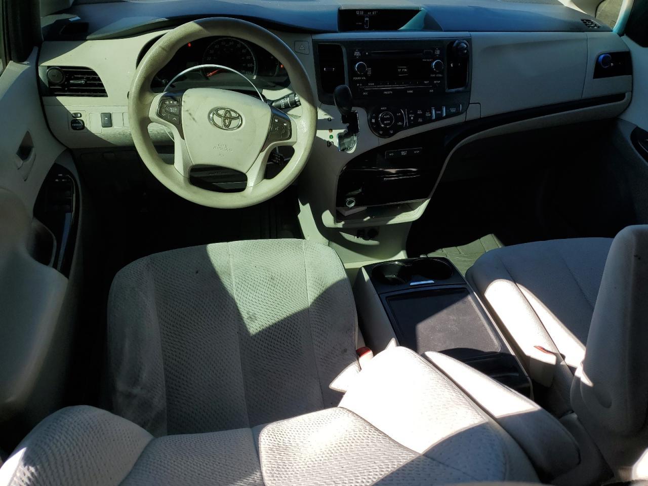 2013 Toyota Sienna - zdjęcie 8