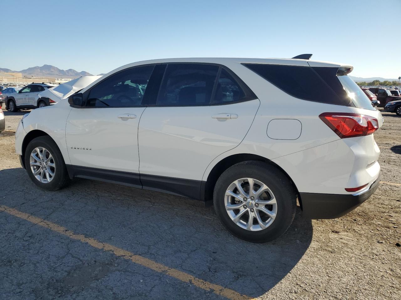2018 Chevrolet Equinox Ls - zdjęcie 2