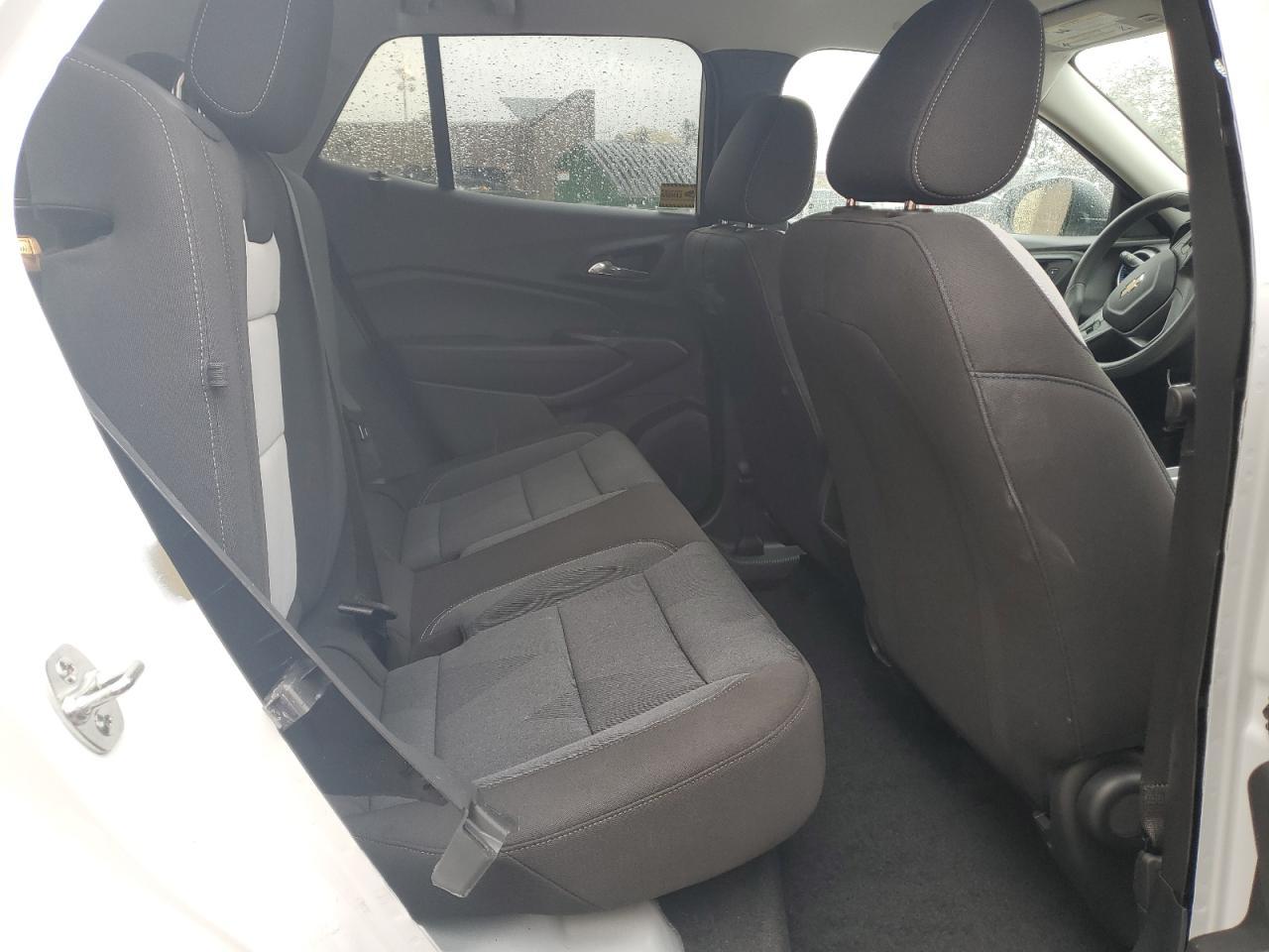 2025 Chevrolet Trax Ls - zdjęcie 11