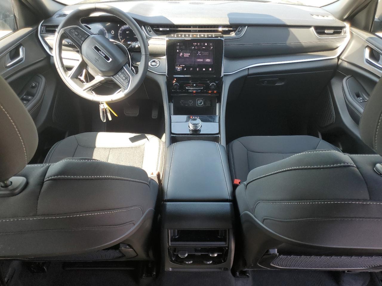 2025 Jeep Grand Cherokee Laredo - zdjęcie 8