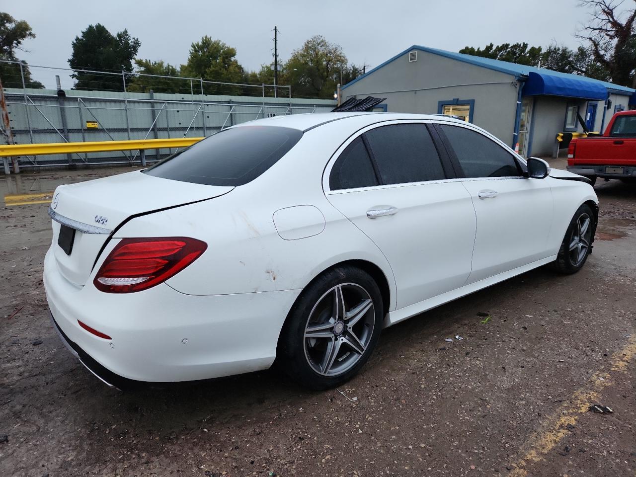 2017 Mercedes-Benz E 300 - zdjęcie 3