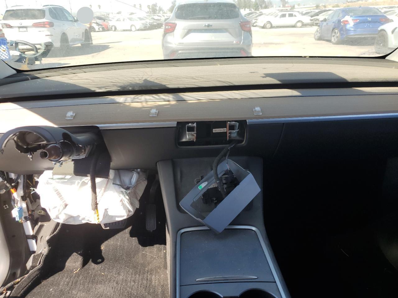 2024 Tesla Y - zdjęcie 9