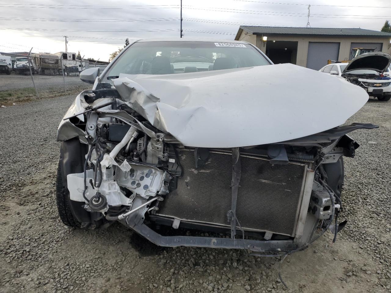 2016 Toyota Camry Le - zdjęcie 5