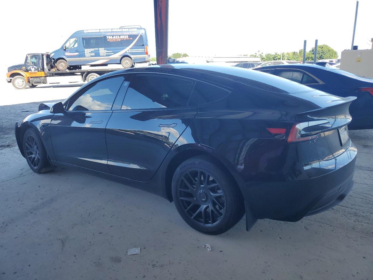 2024 Tesla Model 3 - zdjęcie 2