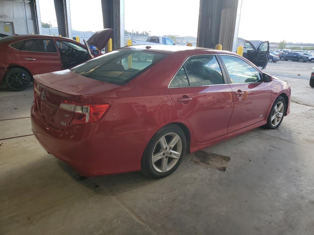 2014 Toyota Camry - zdjęcie 3