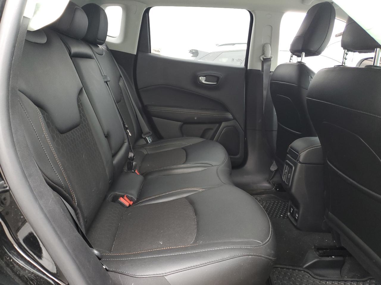 2021 Jeep Compass Latitude - zdjęcie 11