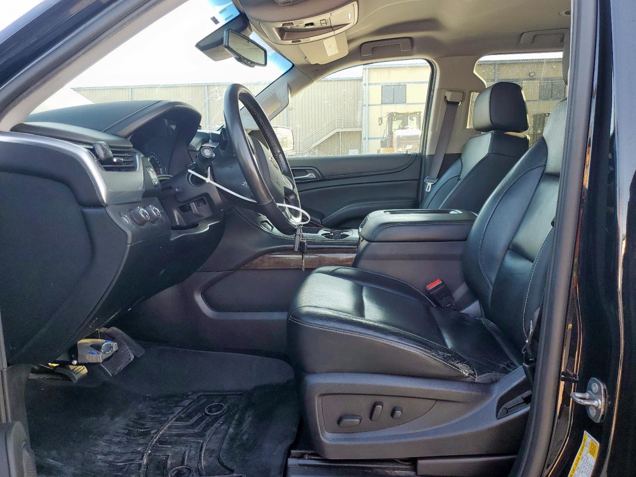 2017 Chevrolet Suburban - zdjęcie 7