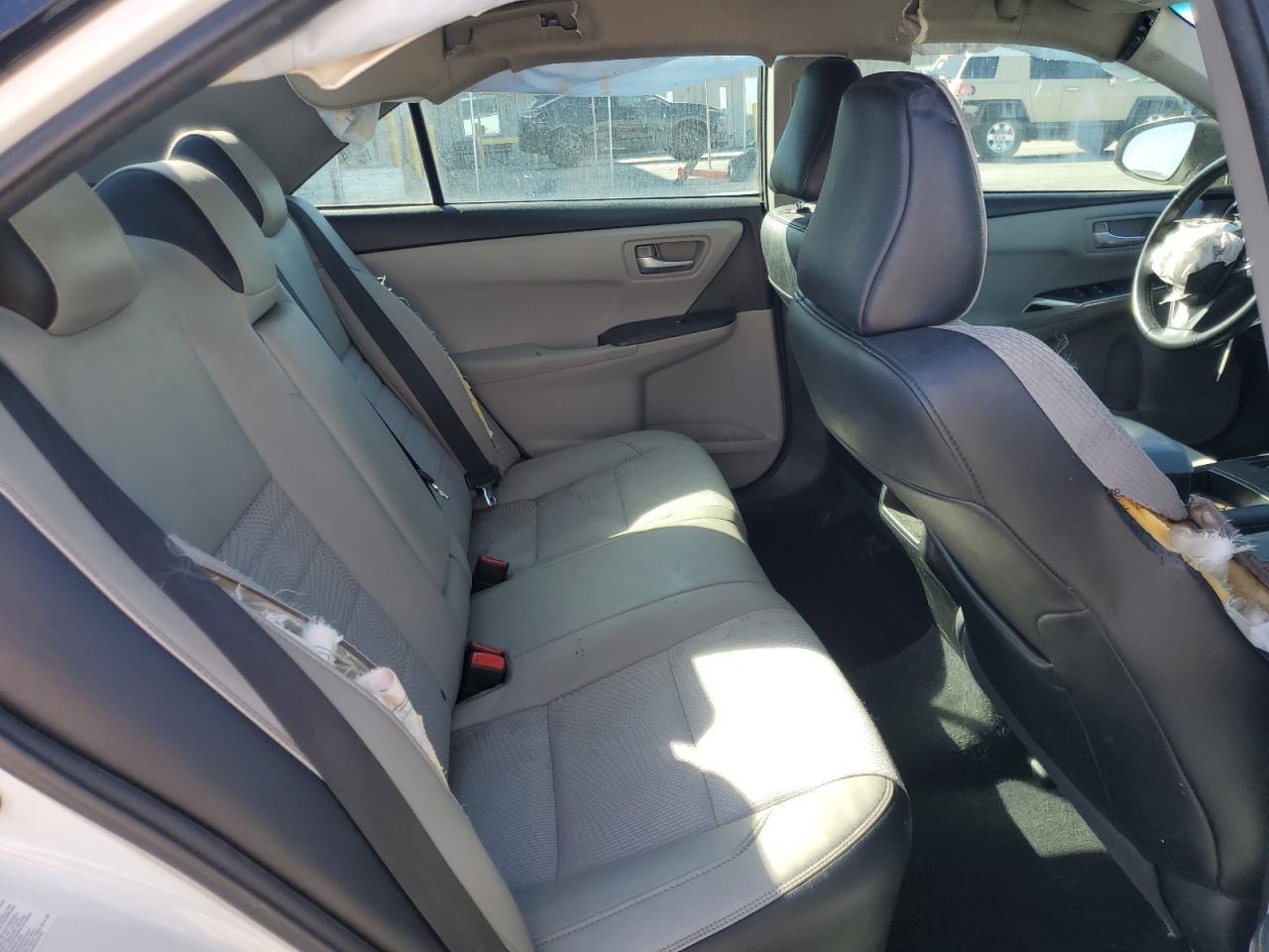 2016 Toyota Camry Le - zdjęcie 10