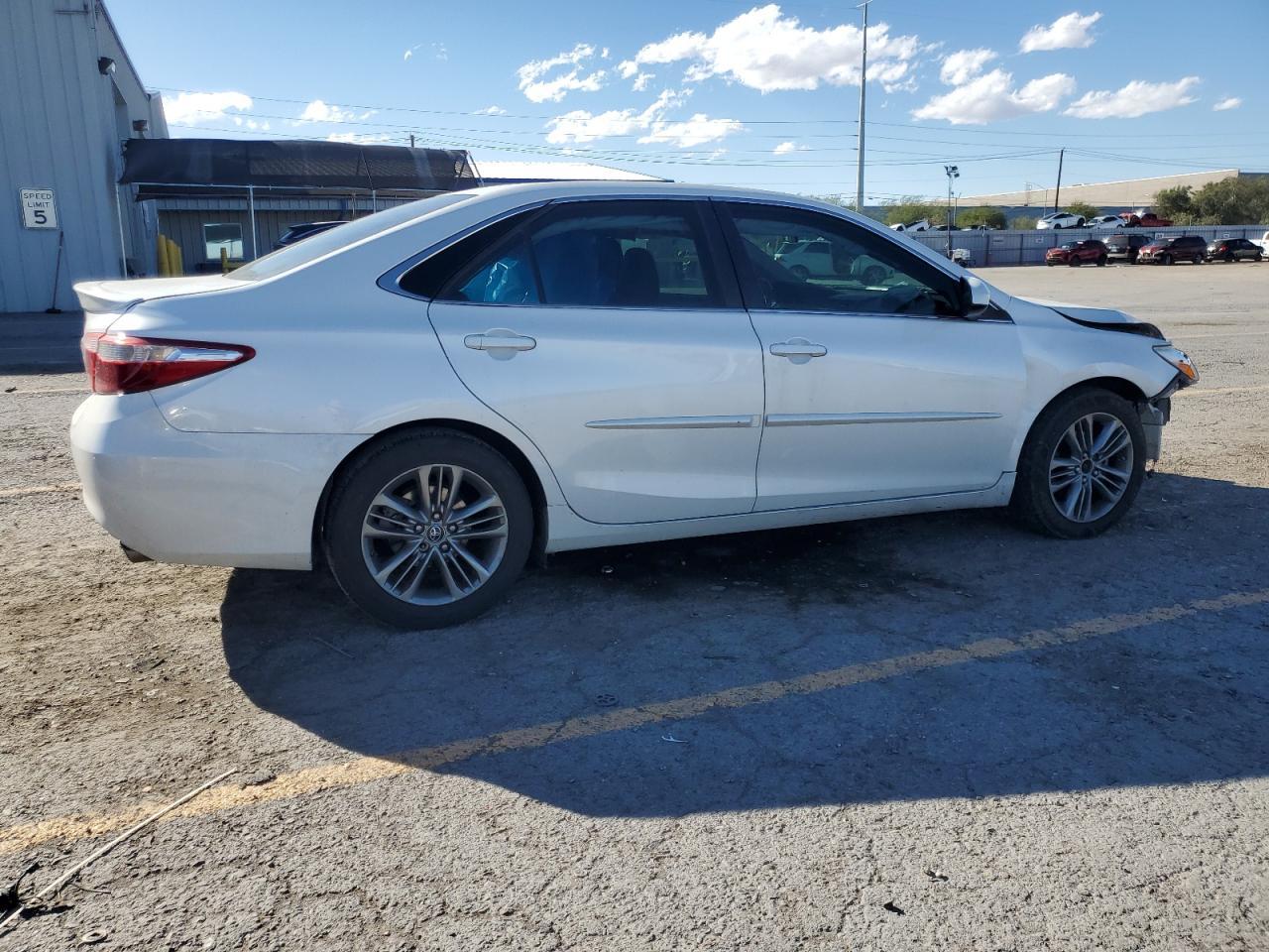 2016 Toyota Camry Le - zdjęcie 3
