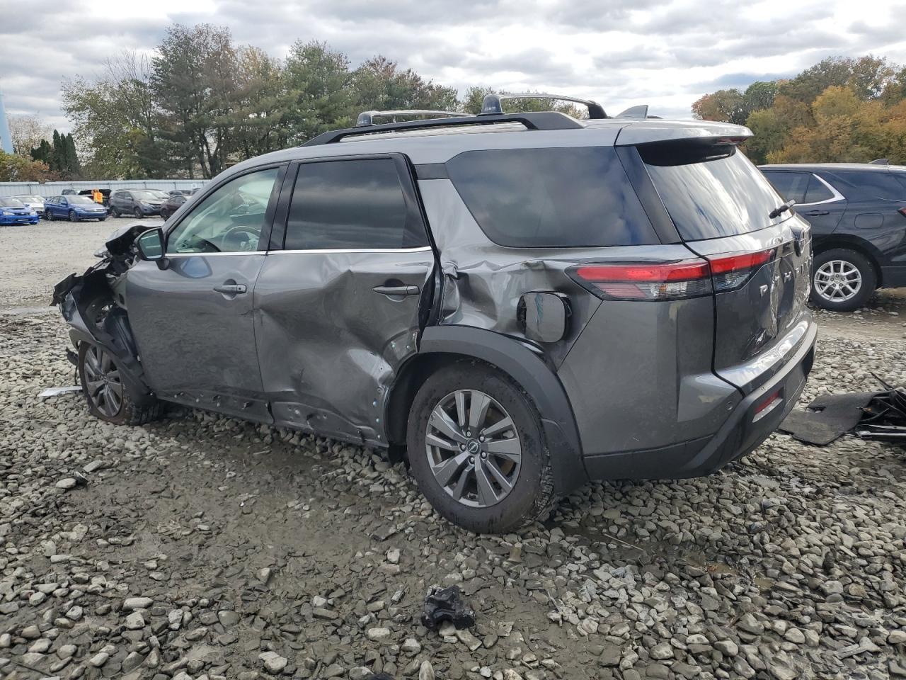 2024 Nissan Pathfinder Sv - zdjęcie 2