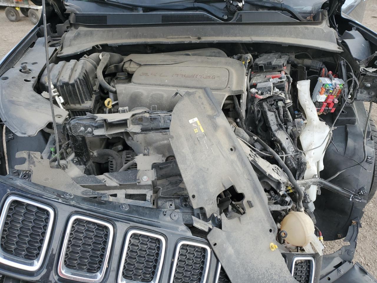 2018 Jeep Compass Latitude - zdjęcie 12