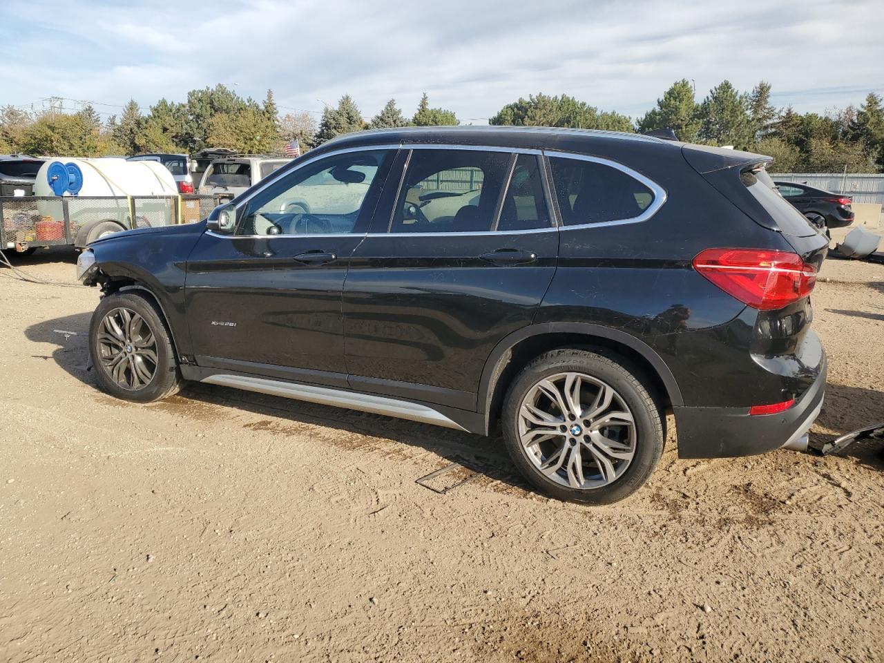 2017 BMW X1 xDrive28I - zdjęcie 2