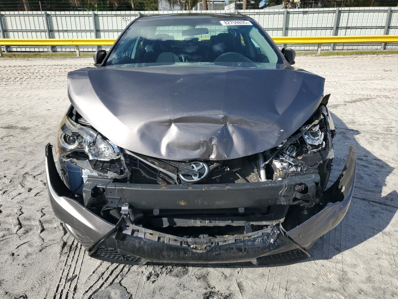 2017 Toyota Camry Le - zdjęcie 5