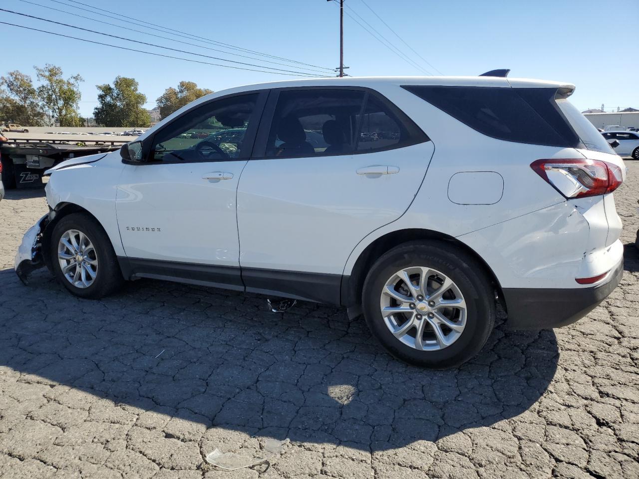 2020 Chevrolet Equinox Ls - zdjęcie 2