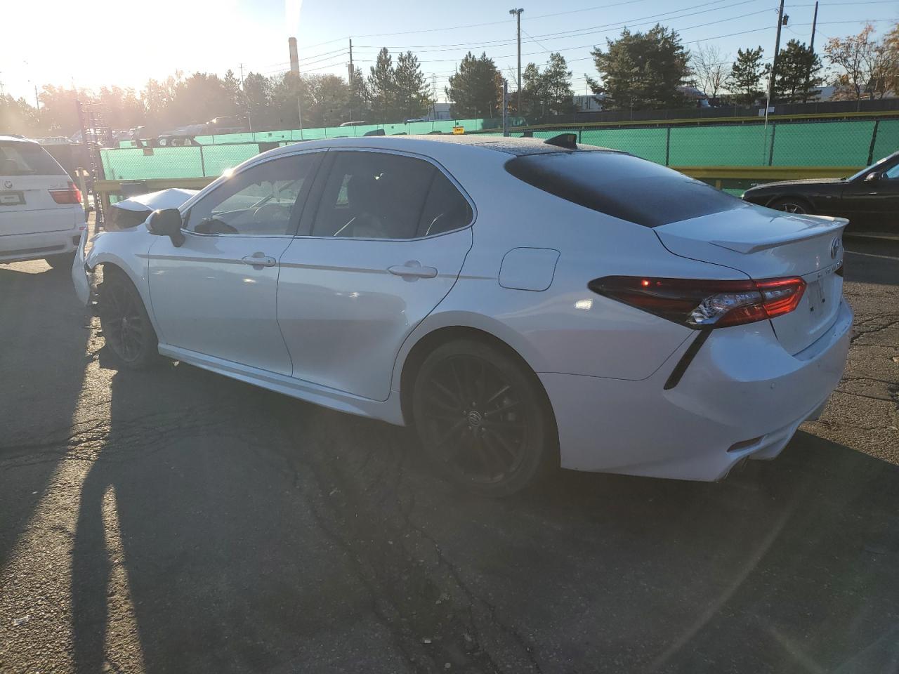 2022 Toyota Camry Trd - zdjęcie 2