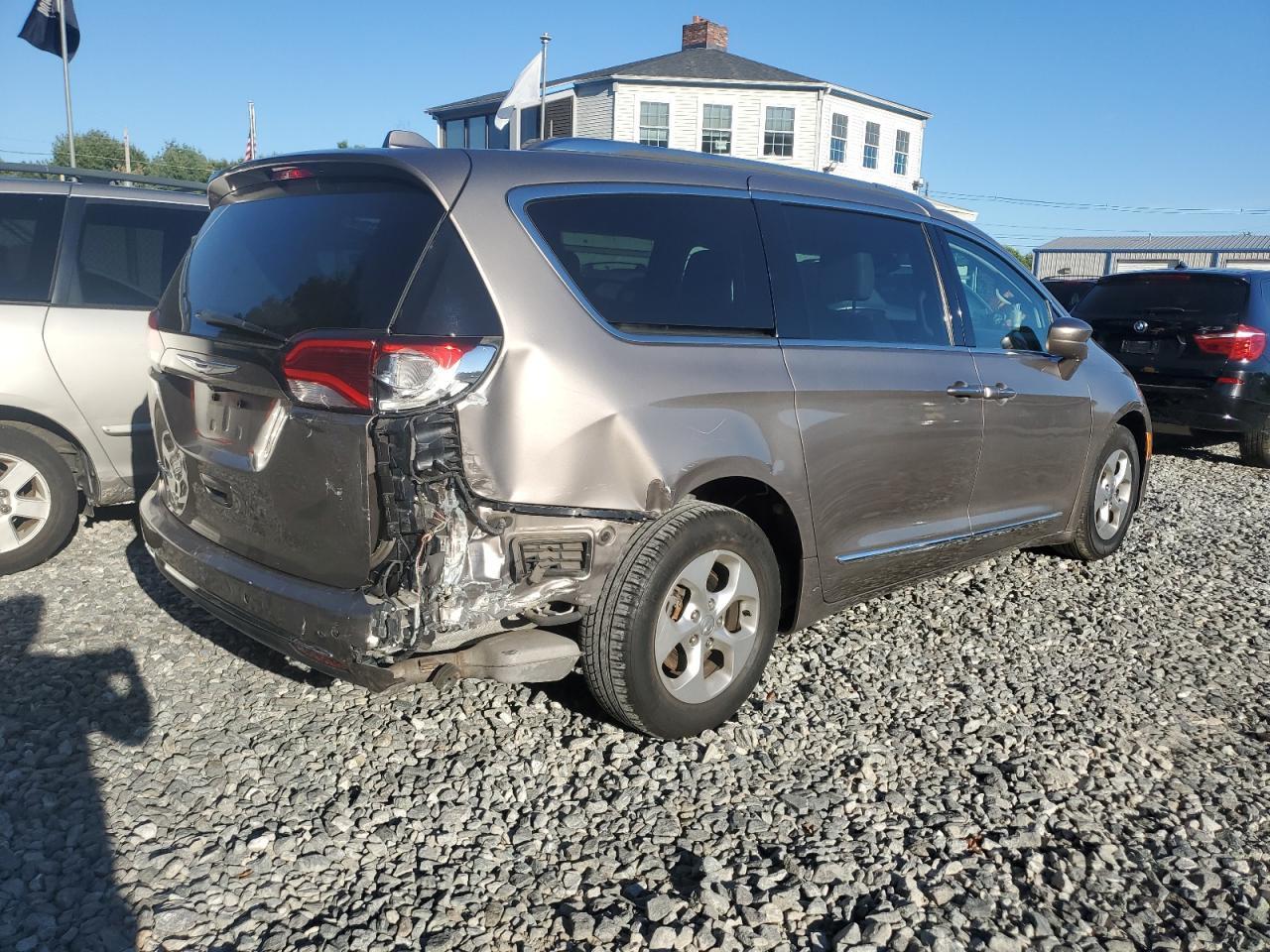 2017 Chrysler Pacifica - zdjęcie 3