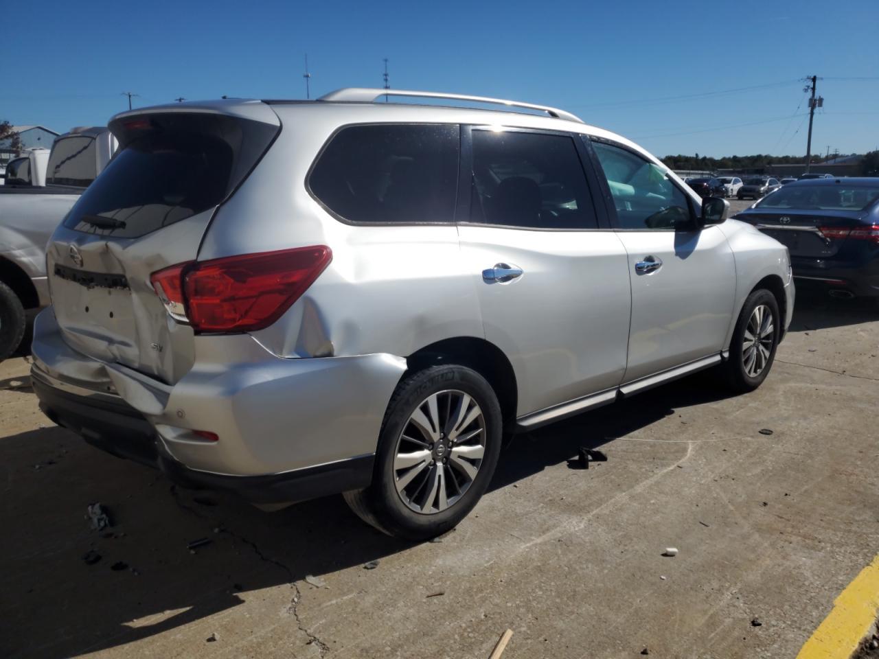 2018 Nissan Pathfinder Sv - zdjęcie 3