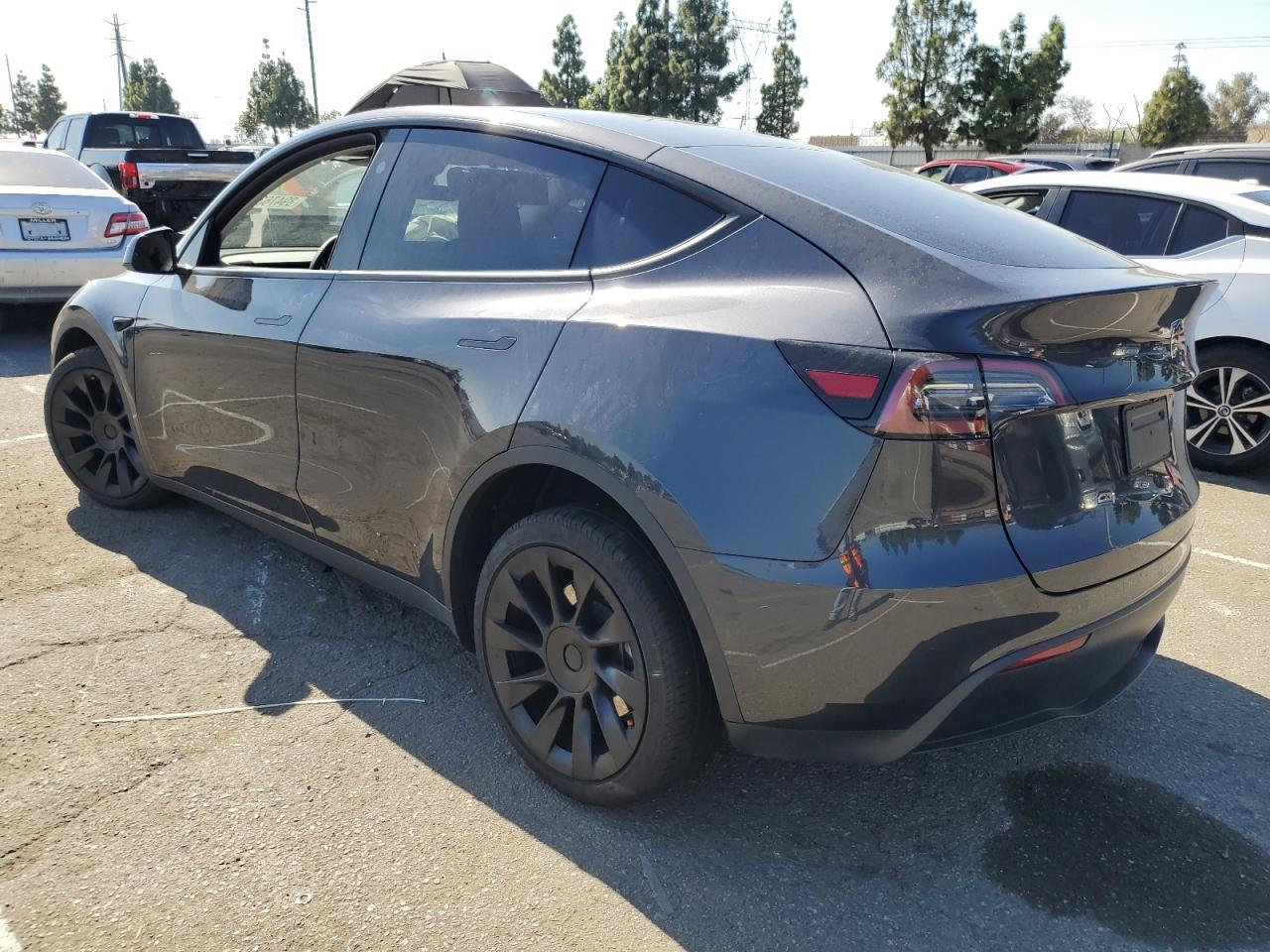 2025 Tesla Model Y - zdjęcie 2