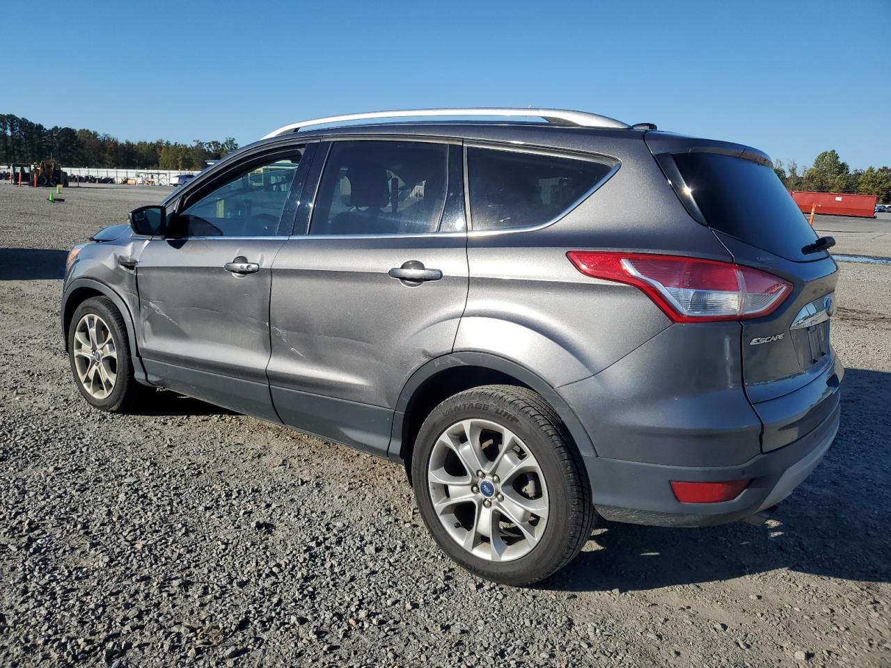 2014 Ford Escape Titanium - zdjęcie 2