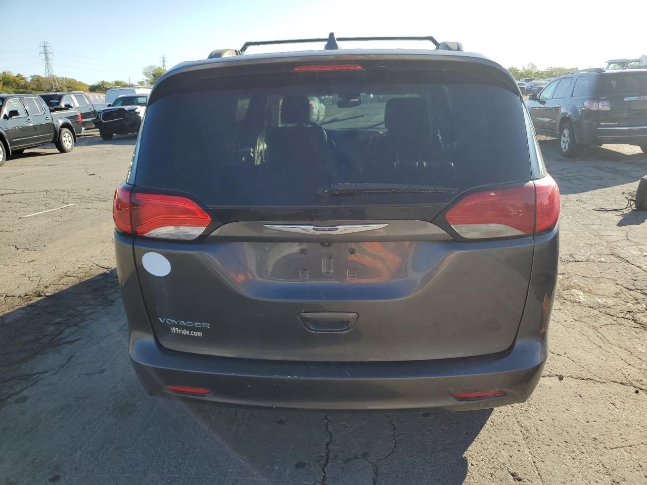 2020 Chrysler Voyager Lxi - zdjęcie 6
