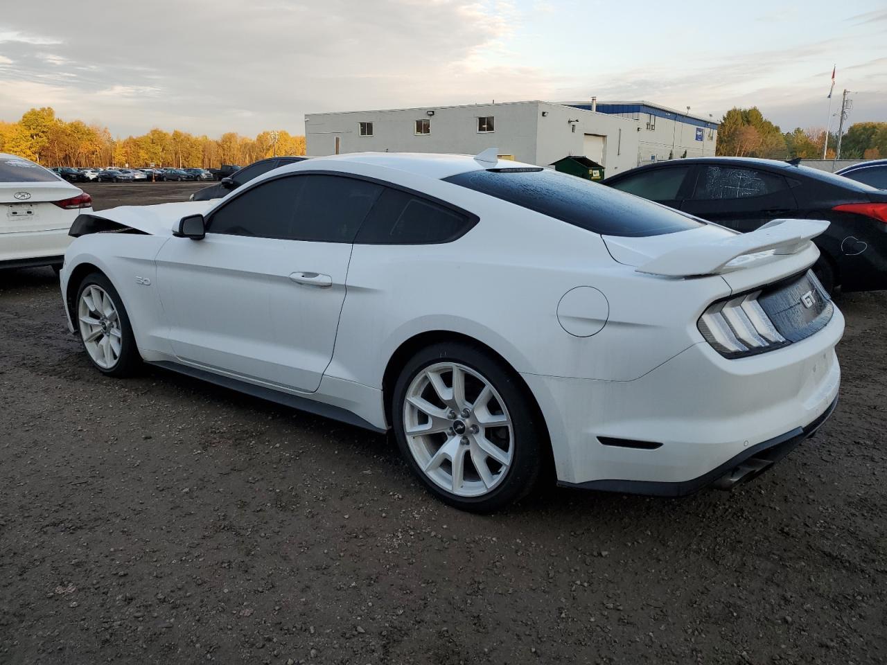 2022 Ford Mustang Gt - zdjęcie 2