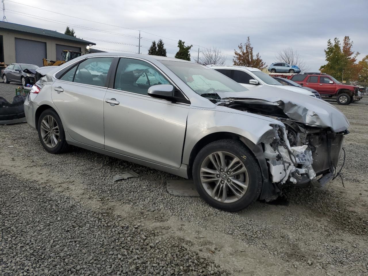 2016 Toyota Camry Le - zdjęcie 4