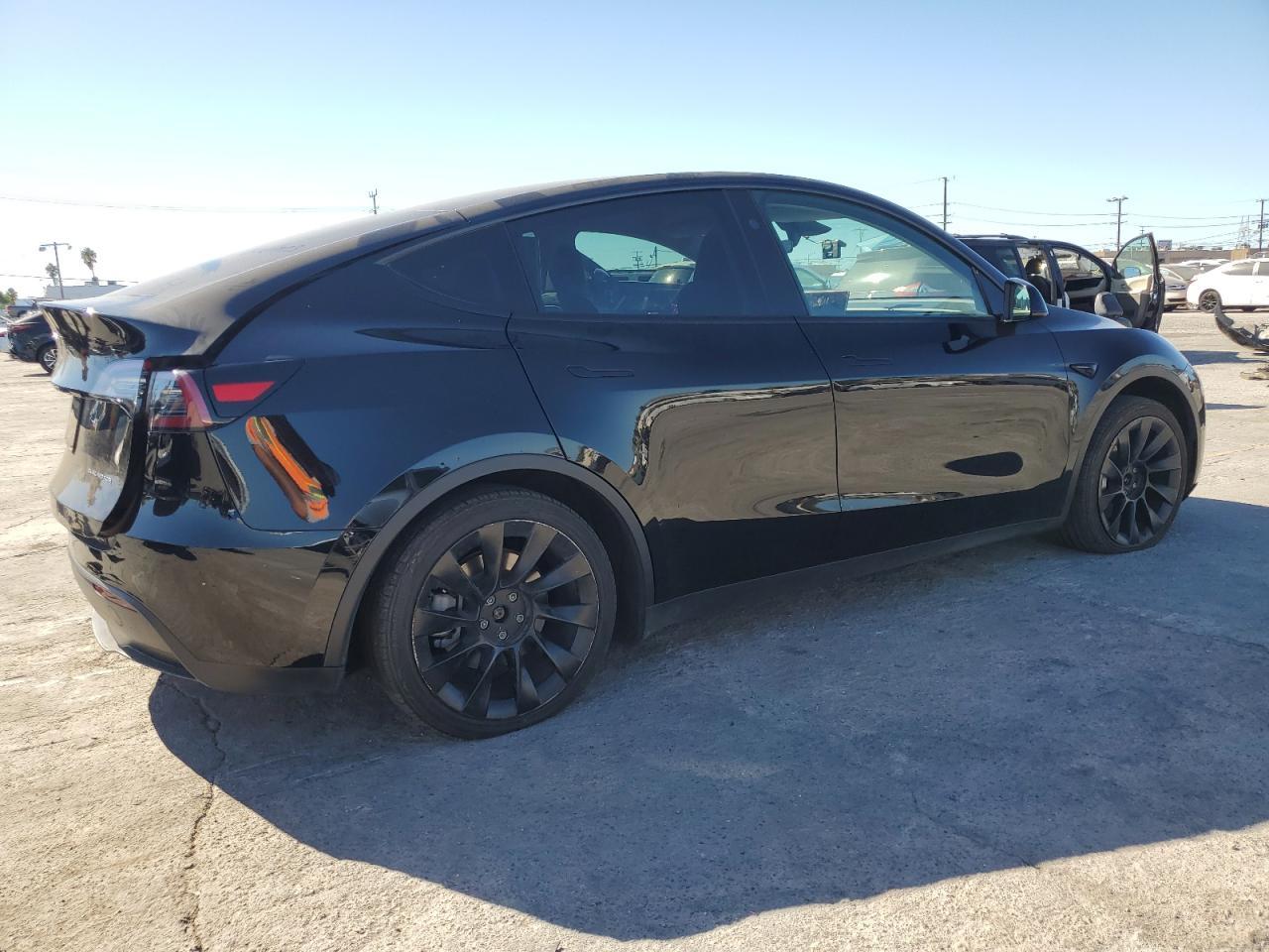 2024 Tesla Model Y - zdjęcie 3