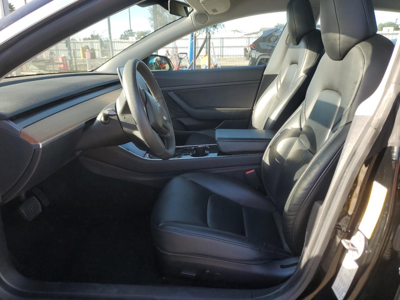 2020 Tesla Model 3 - zdjęcie 7