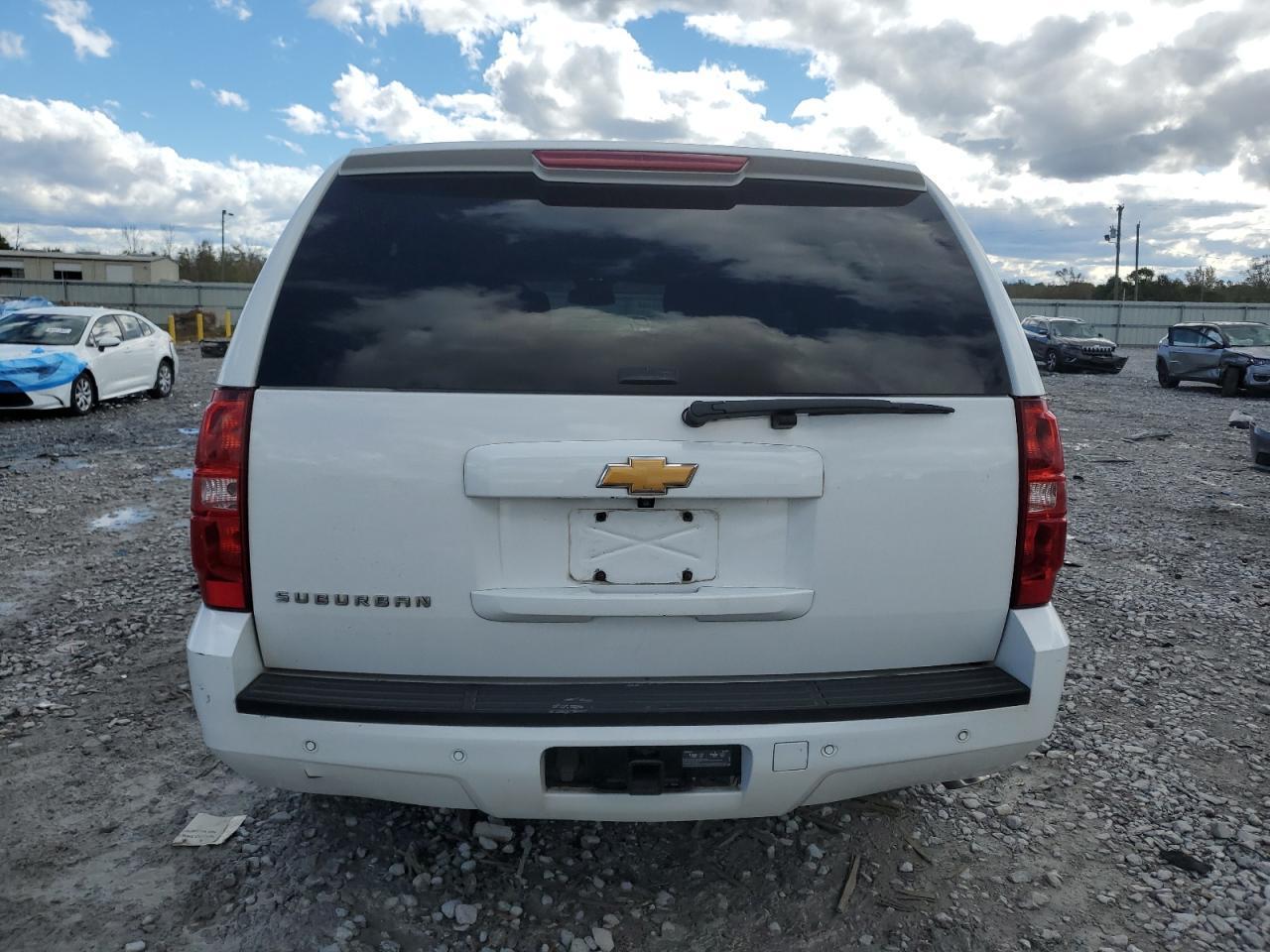 2013 Chevrolet Suburban C1500 Lt - zdjęcie 6