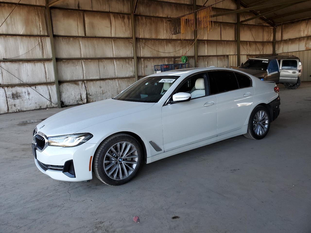 2021 BMW Seria 5 - zdjęcie główne