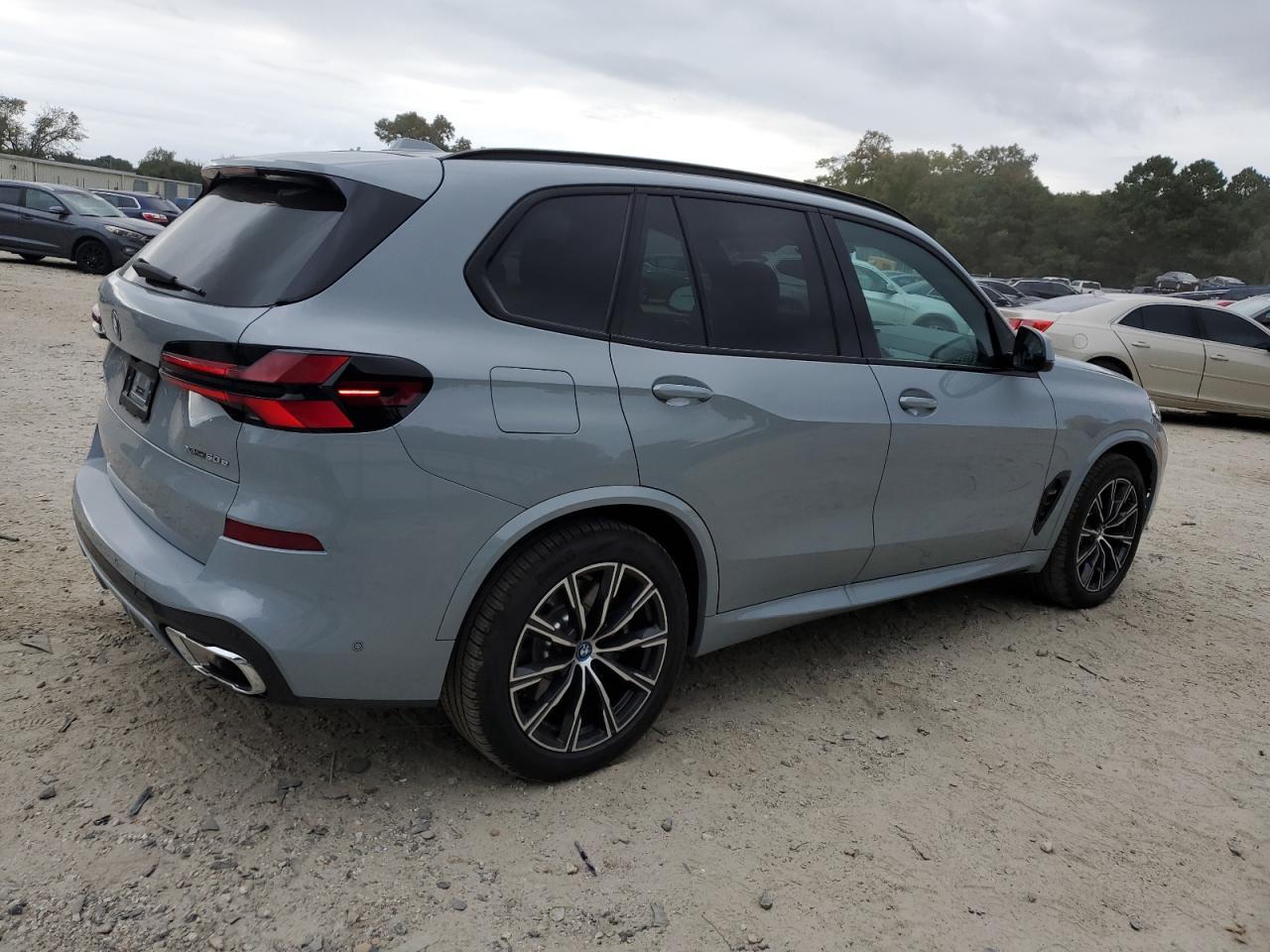 2024 BMW X5 xDrive50E - zdjęcie 3