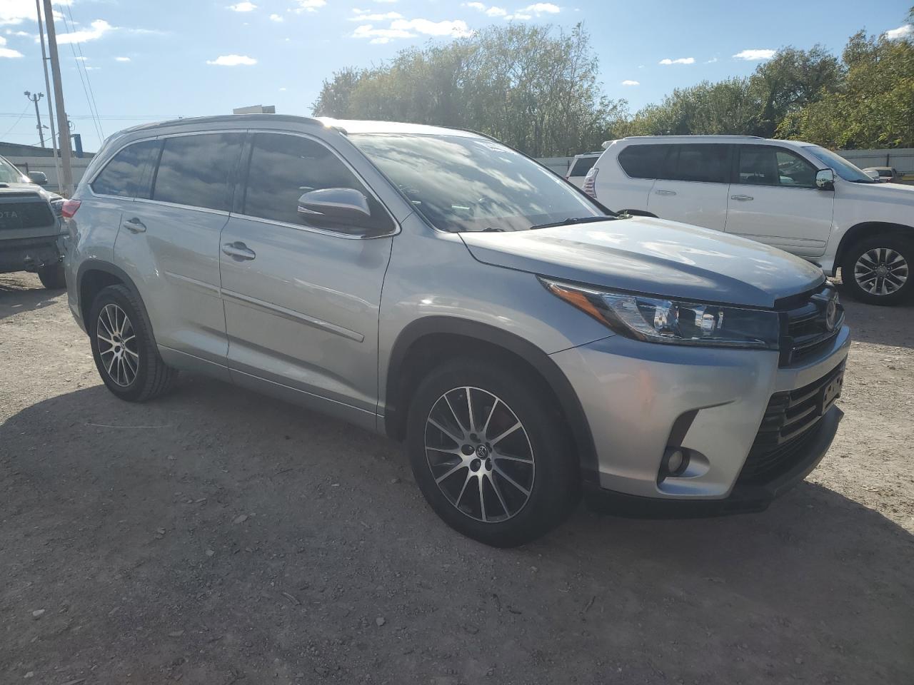 2017 Toyota Highlander Se - zdjęcie 4