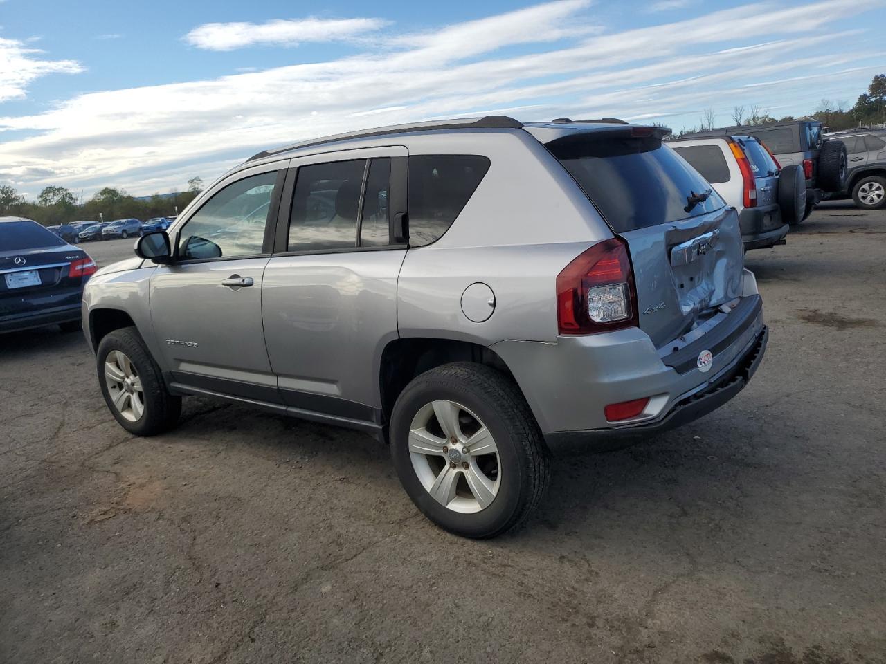 2016 Jeep Compass - zdjęcie 2