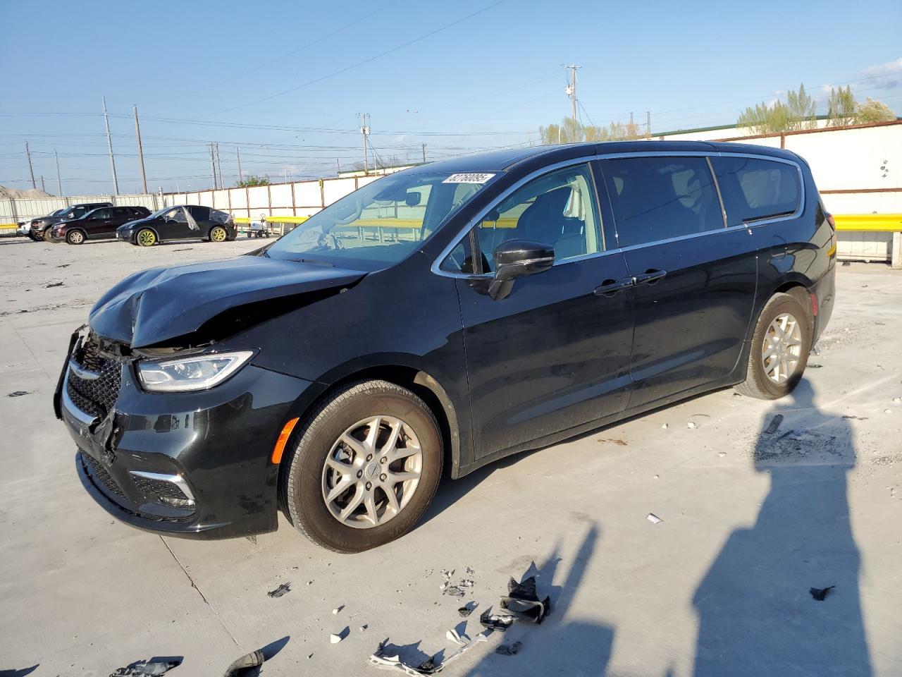 2024 Chrysler Pacifica - zdjęcie główne