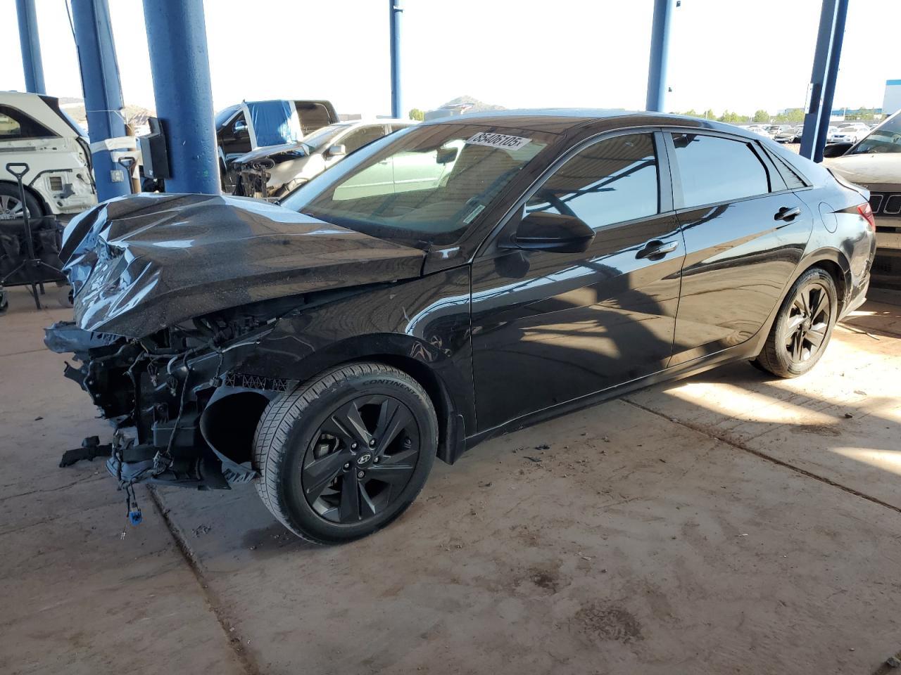 2022 Hyundai Elantra - zdjęcie główne