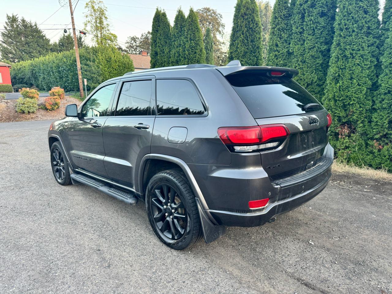 2020 Jeep Grand Cherokee - zdjęcie 3