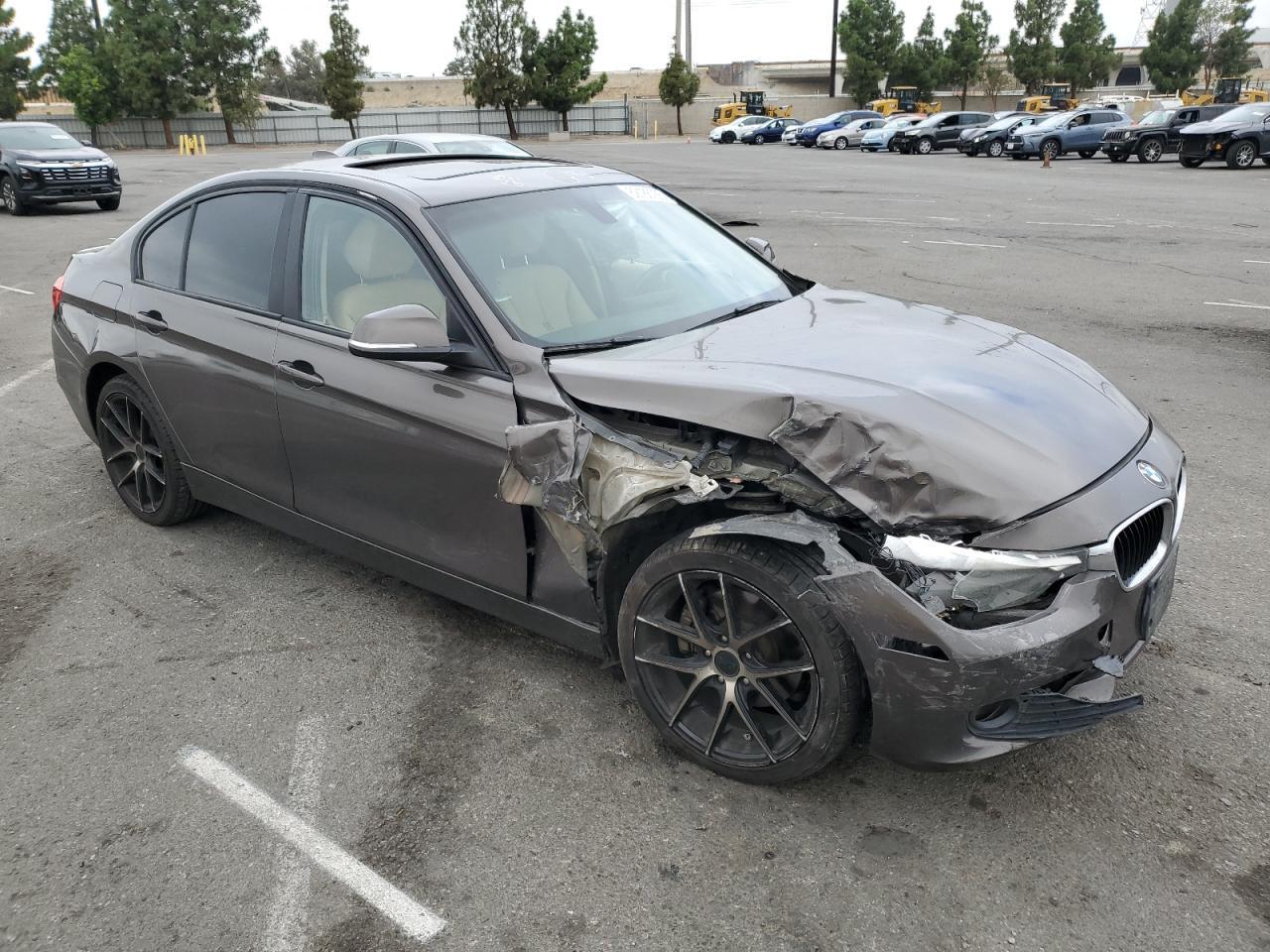 2014 BMW Seria 3 320i - zdjęcie 4