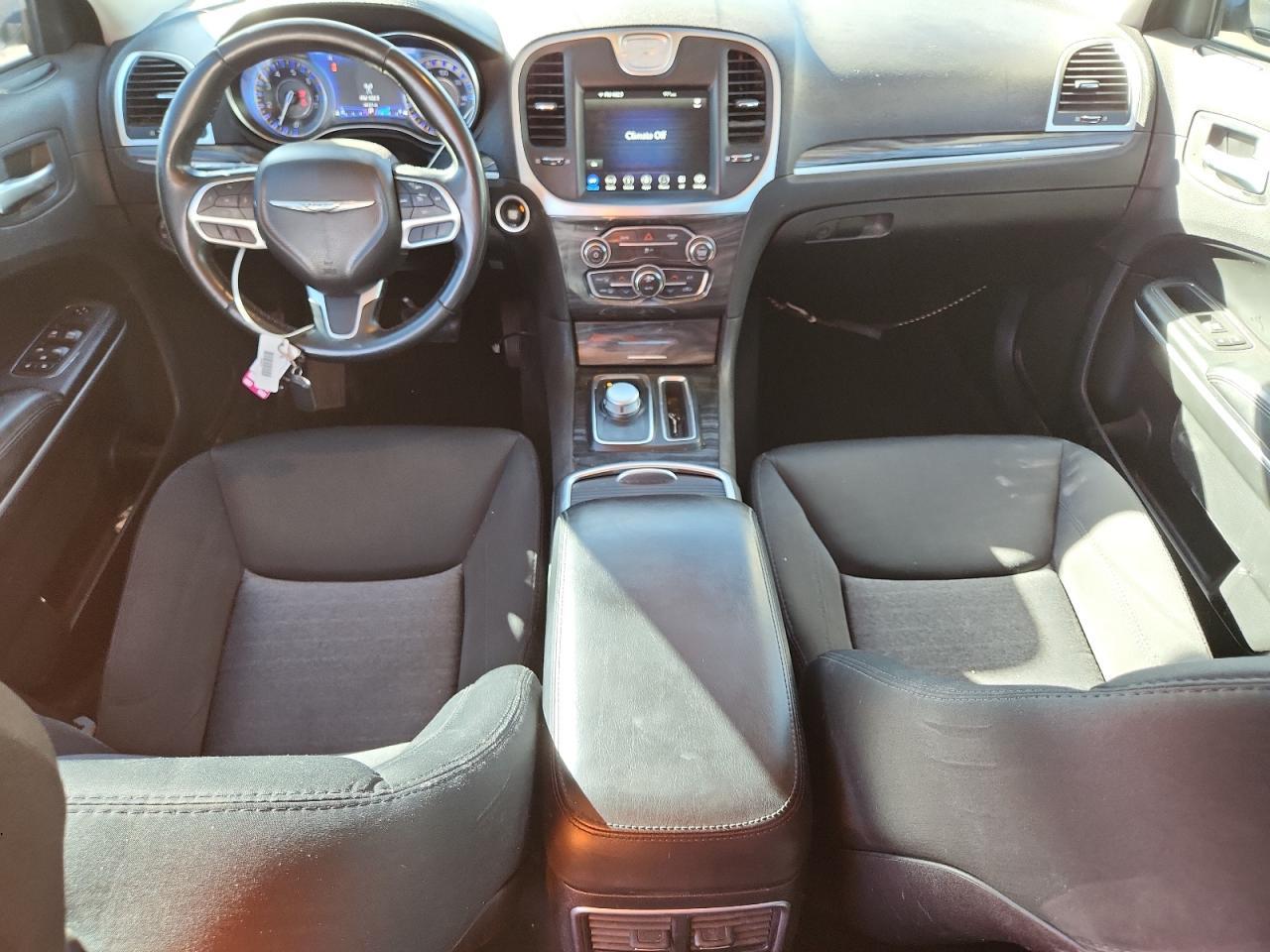 2019 Chrysler 300 Touring - zdjęcie 8