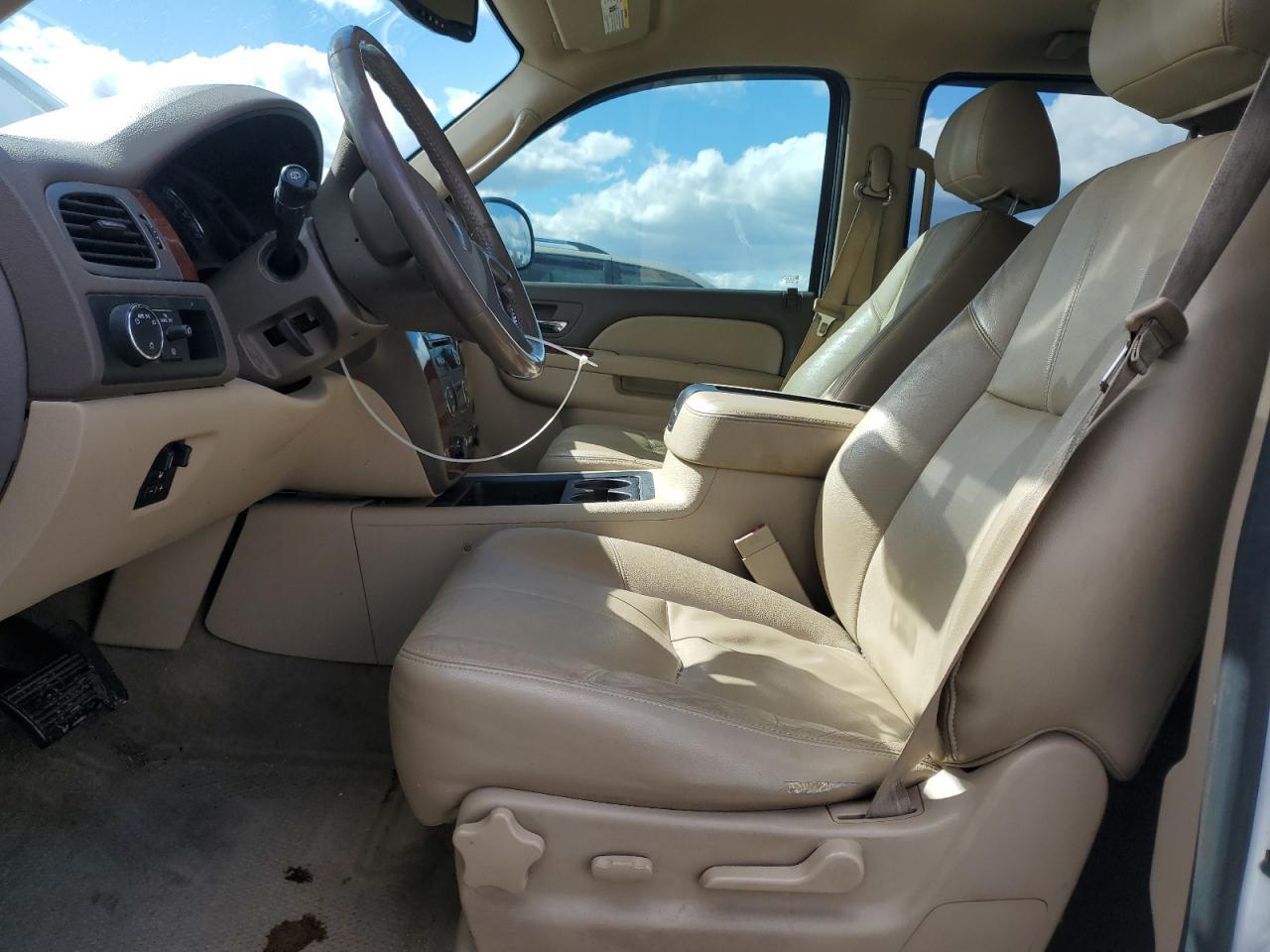 2013 Chevrolet Suburban C1500 Lt - zdjęcie 7