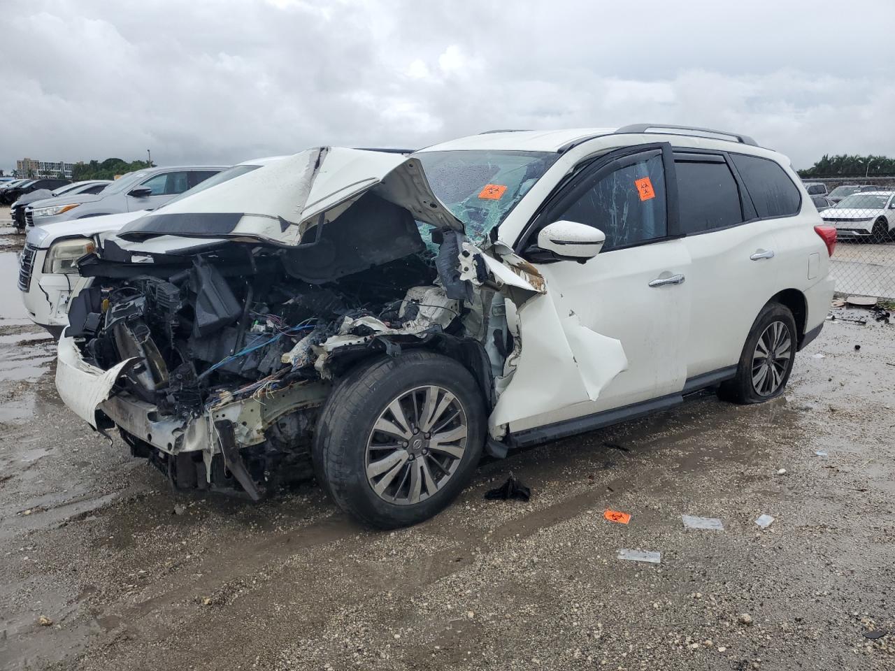 2018 Nissan Pathfinder S - zdjęcie główne