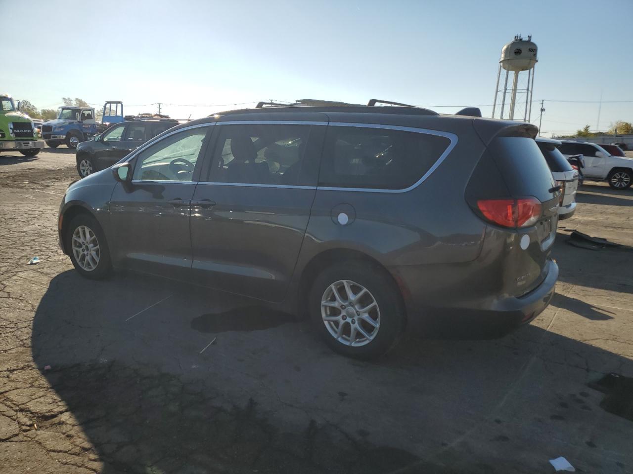 2020 Chrysler Voyager Lxi - zdjęcie 2