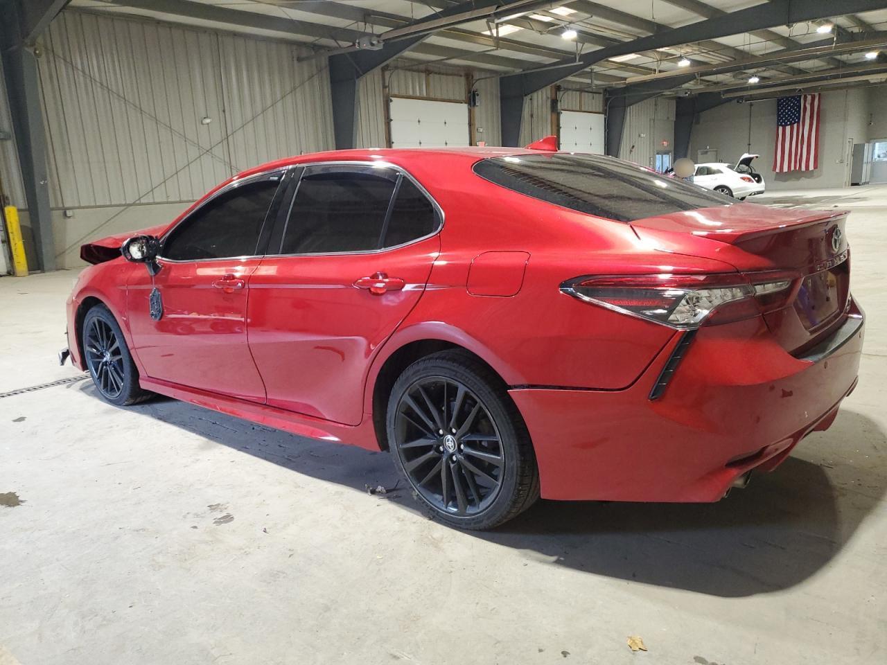 2022 Toyota Camry - zdjęcie 2