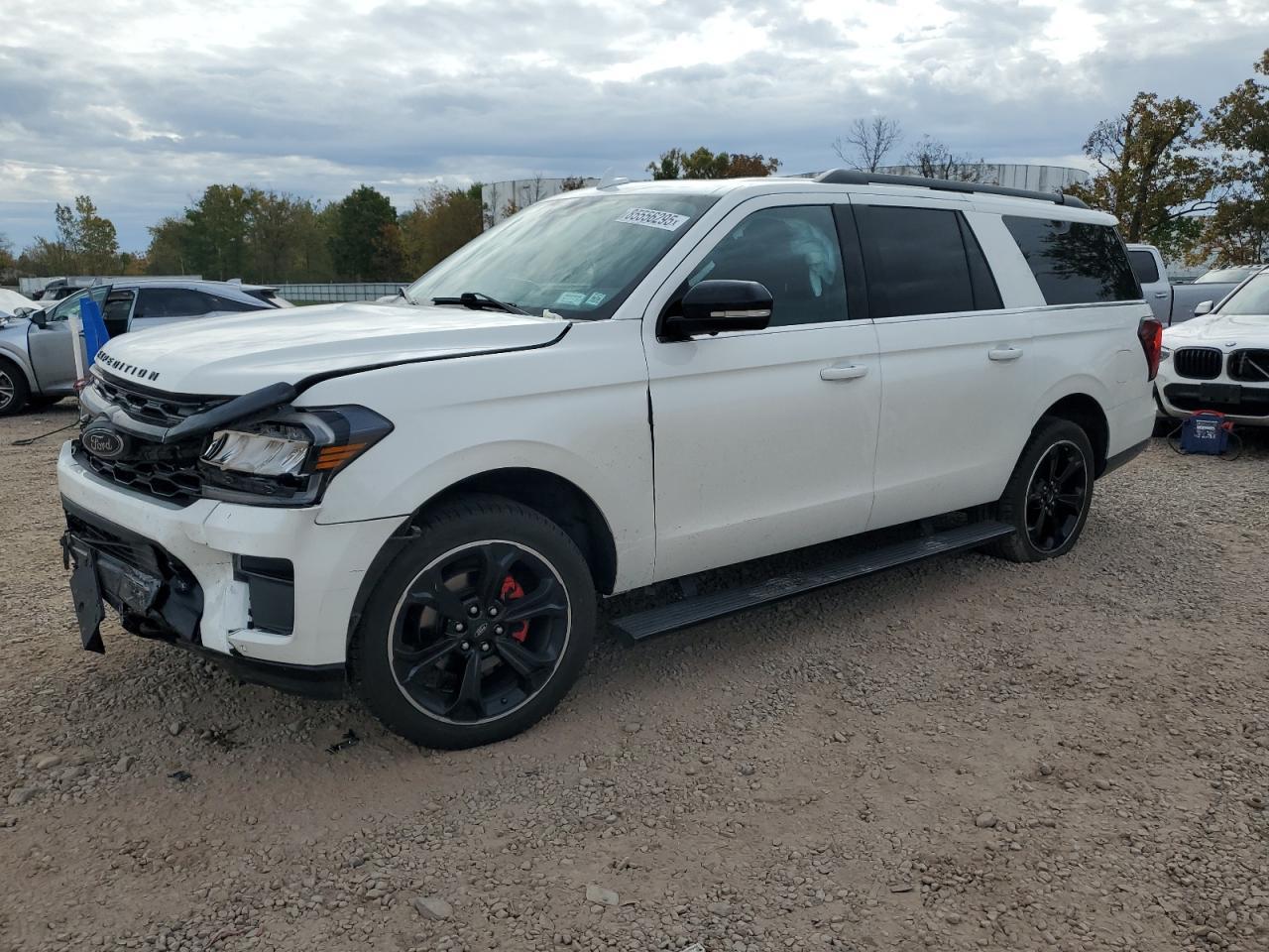 2022 Ford Expedition - zdjęcie główne