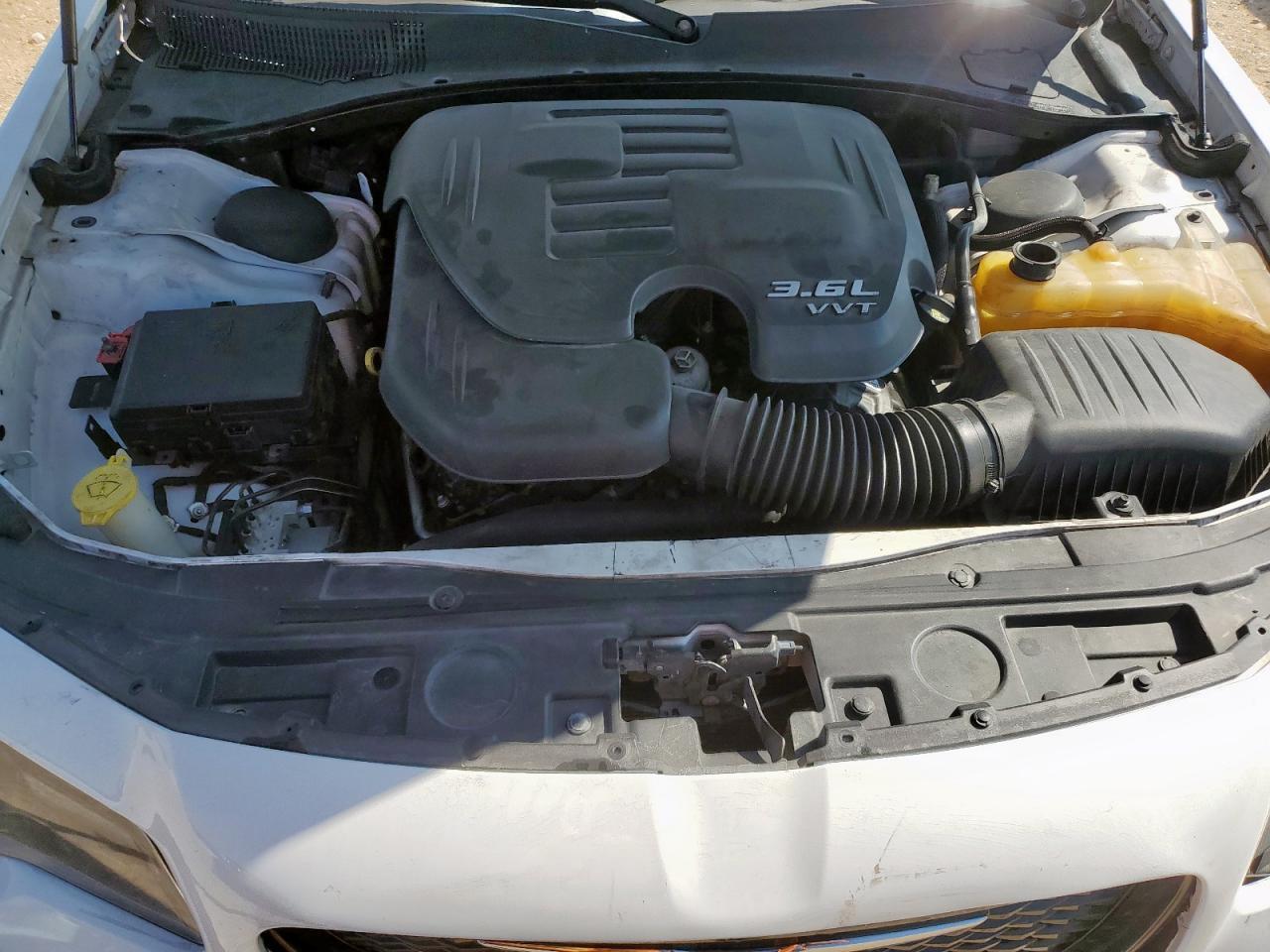 2015 Chrysler 300 - zdjęcie 11